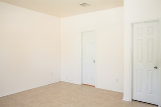 7015 Rancho Mission Dr in Houston, TX - Building Photo - Building Photo