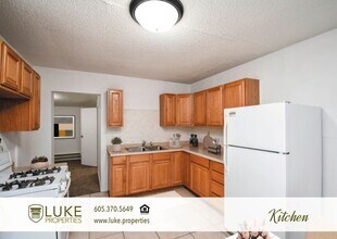 105 S Lyndale Ave in Sioux Falls, SD - Building Photo - Building Photo