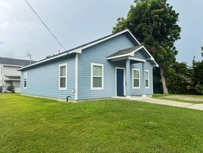 1408 N De Leon St in Victoria, TX - Building Photo - Building Photo