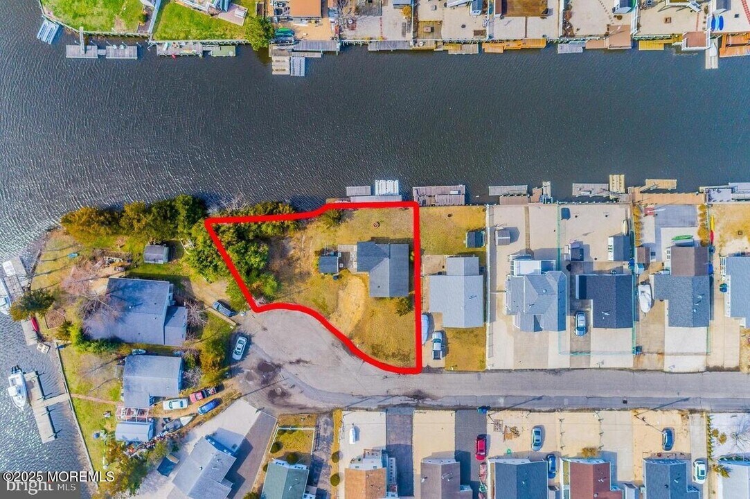 38 S Los Angeles Dr in Little Egg Harbor Township, NJ - Building Photo