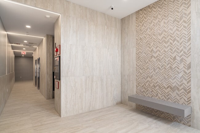 The 183 in Jamaica, NY - Foto de edificio - Lobby
