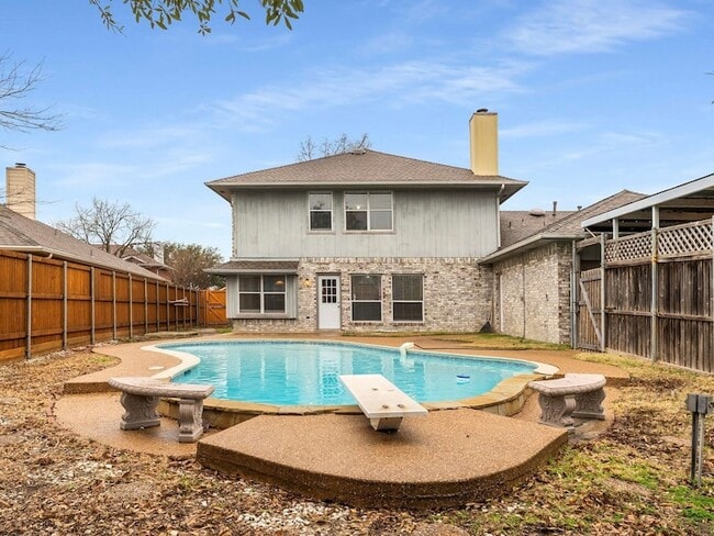 7010 Graham Dr in Rowlett, TX - Building Photo - Building Photo