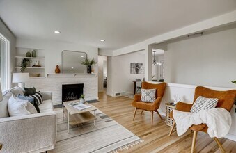 102 NW 43rd St in Seattle, WA - Building Photo - Building Photo