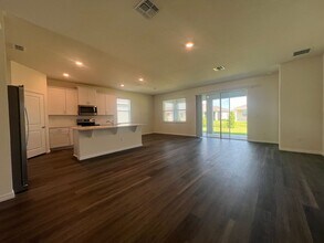 335 Barebow Ln in Ormond Beach, FL - Foto de edificio - Building Photo