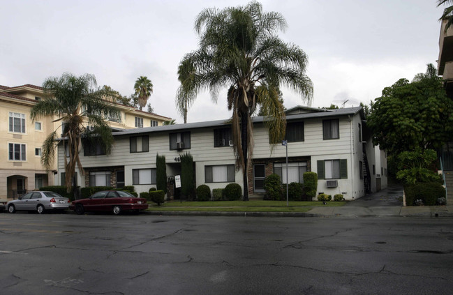 4600 Coldwater Canyon Ave in Studio City, CA - Foto de edificio - Building Photo