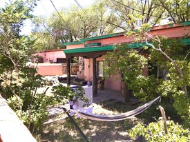 1 Espinoza Rd Apartamentos