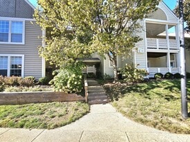 7660 Willow Point Dr in Falls Church, VA - Building Photo