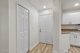 900 Ironwood Dr in Ponte Vedra Beach, FL - Foto de edificio - Building Photo