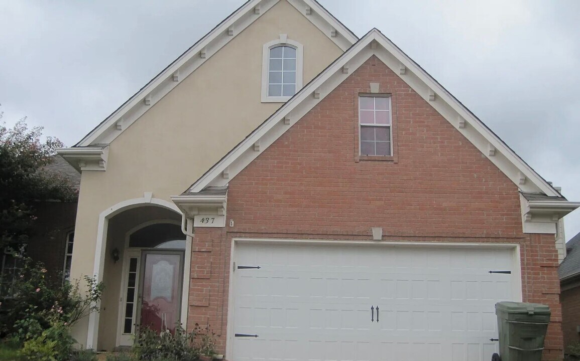 437 Bruins Trce in Memphis, TN - Building Photo