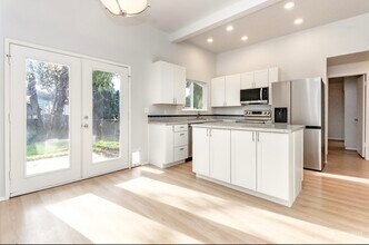 10914 108th St SW in Tacoma, WA - Foto de edificio - Building Photo