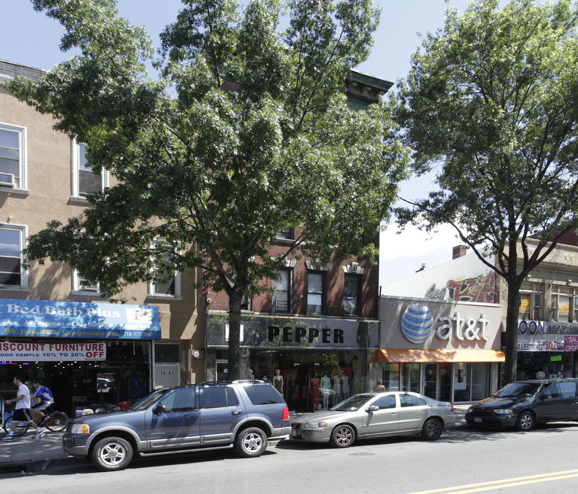 30-65 Steinway St in Astoria, NY - Foto de edificio