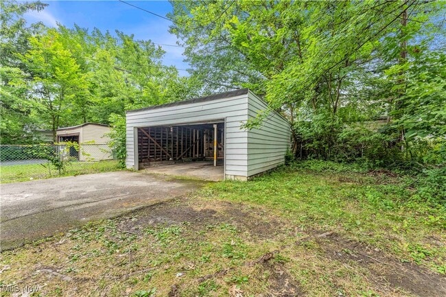 property at 915 Helmsdale Rd