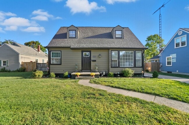 1035 Mayfair Rd S in Troy, OH - Foto de edificio - Building Photo