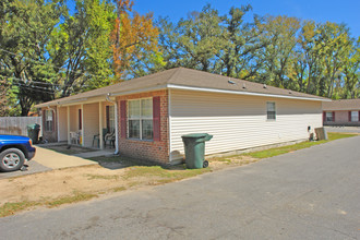 8430-8436 Caminitti Ln in Pensacola, FL - Building Photo - Building Photo