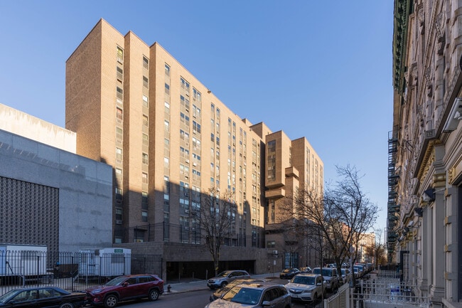 Cathedral Parkway Towers in New York, NY - Foto de edificio - Building Photo