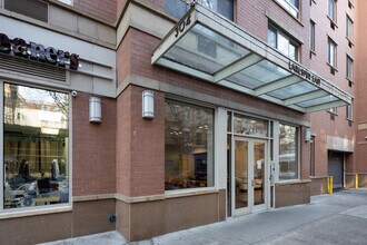 Larkspur Plaza in New York, NY - Foto de edificio - Building Photo