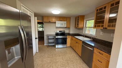 8202 SE 76th Pl in Portland, OR - Building Photo - Building Photo