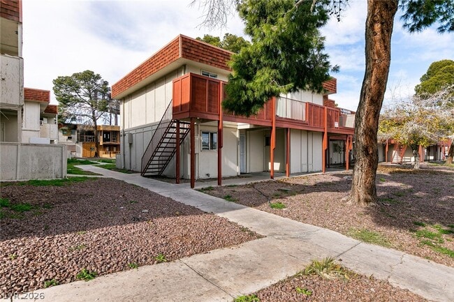 5404 S Swenson St in Las Vegas, NV - Building Photo - Building Photo