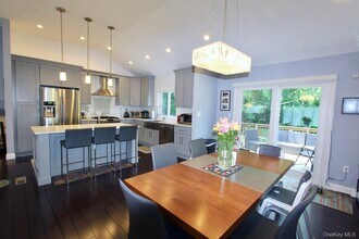 83 Executive Dr in Manhasset Hills, NY - Building Photo - Building Photo