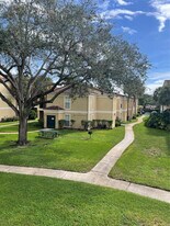 799 Riverside Dr in Coral Springs, FL - Building Photo