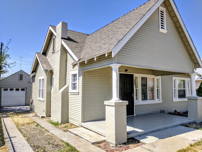 property at 863 W Campus Way