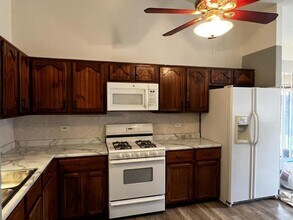 5623 Santa Barbara Dr in Hanover Park, IL - Building Photo - Building Photo