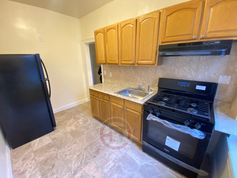 3132 Buhre Ave, Unit 4 in Bronx, NY - Building Photo