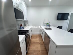 401 Columbia St, Unit 1T in Cambridge, MA - Foto de edificio - Building Photo
