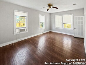727 W Gramercy Pl in San Antonio, TX - Building Photo - Building Photo