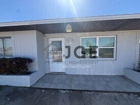 724 NE 11th Terrace in Cape Coral, FL - Building Photo