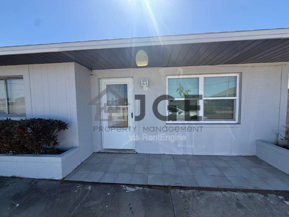 724 NE 11th Terrace in Cape Coral, FL - Building Photo