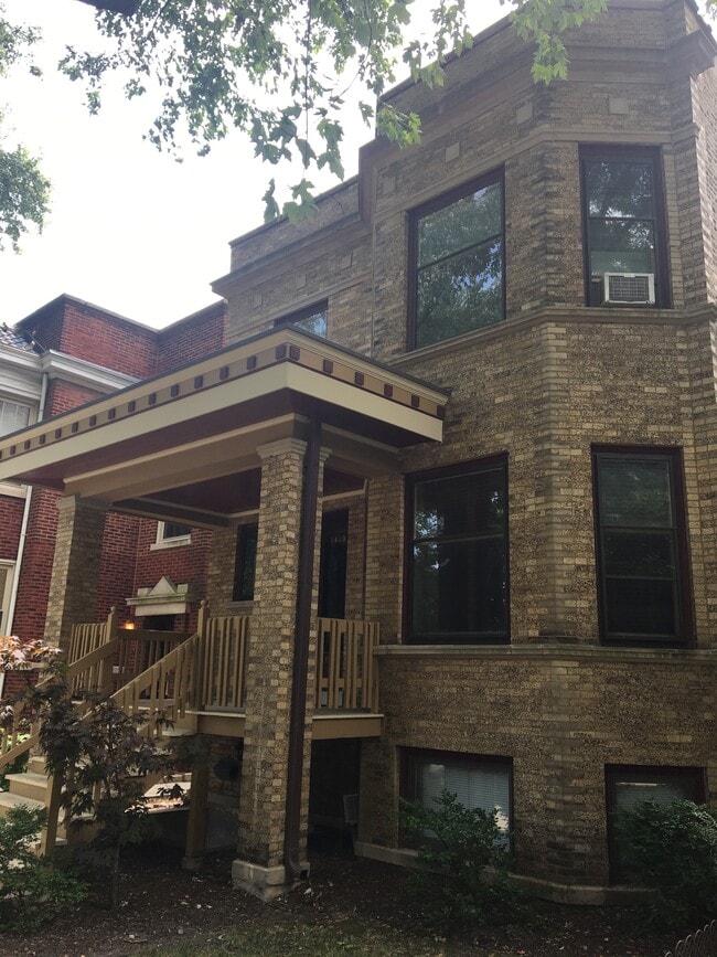 1419 W Balmoral Ave, Unit Garden Cutie