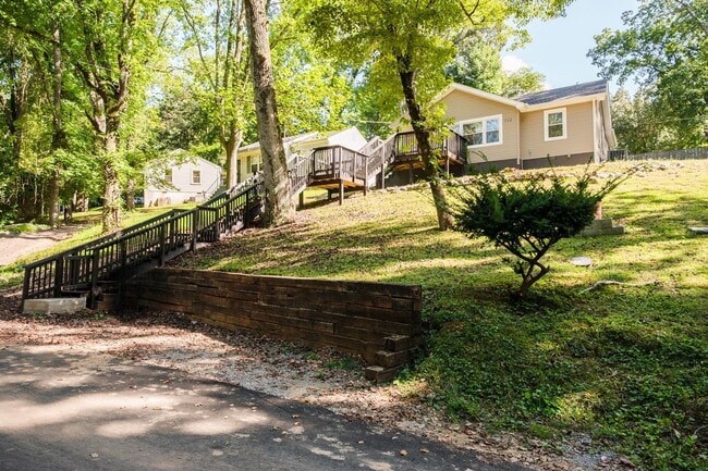 712 Woodlawn Dr in Clarksville, TN - Building Photo - Building Photo
