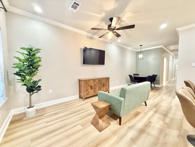 2413 Larguier Ln in Port Allen, LA - Building Photo - Building Photo