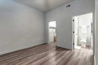 Lake Maggiore in St. Petersburg, FL - Building Photo - Interior Photo