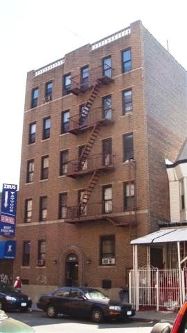 2440 Walton Ave in Bronx, NY - Building Photo