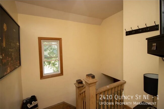 2410 Quincy St NE in Minneapolis, MN - Building Photo - Building Photo