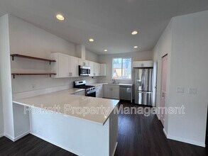 814 NW Highgarden Dr in Bremerton, WA - Building Photo - Building Photo