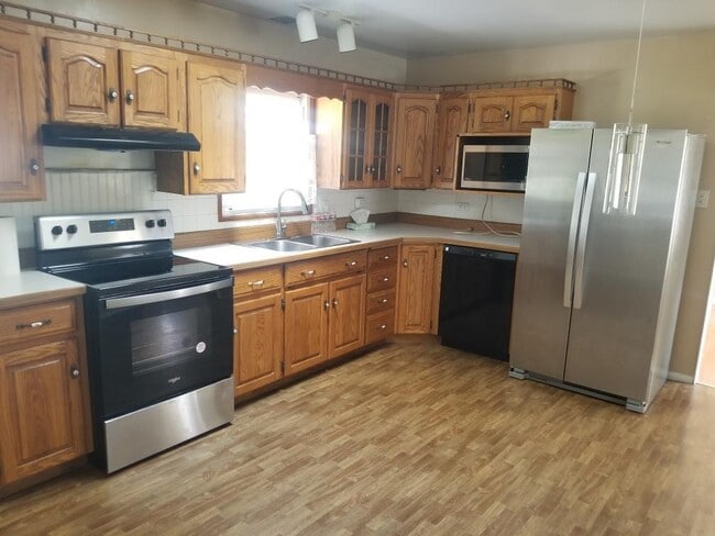 203 Center Pl in Peru, IL - Building Photo - Building Photo