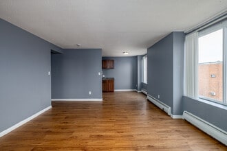 Greenfield Manor in Detroit, MI - Building Photo - Interior Photo