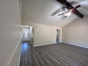 906 Spring Tree St in Round Rock, TX - Building Photo - Building Photo