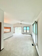 266 Greensboro Ct in Elk Grove Village, IL - Building Photo - Building Photo