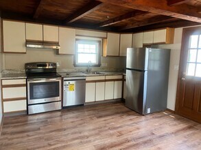 13 Lovett St in Beverly, MA - Building Photo - Building Photo