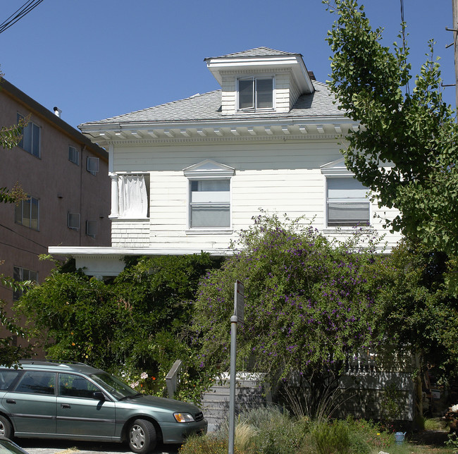 415 Vernon St in Oakland, CA - Foto de edificio - Building Photo