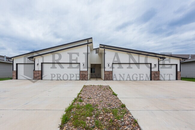 5287 N Toben Ct in Bel Aire, KS - Building Photo - Building Photo