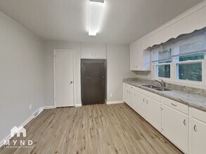 16812 Clear Creek Dr in Midland, NC - Foto de edificio - Building Photo