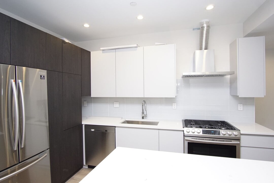 2 Roseclair St, Unit 2 in Boston, MA - Building Photo