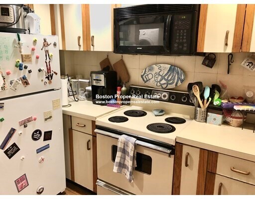 471 Beacon St in Boston, MA - Building Photo
