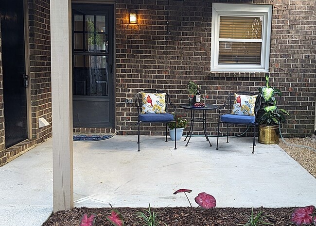 property at 11531 Jade Ln SE