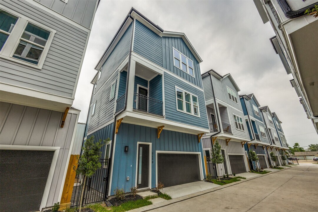 948 Fisher St in Houston, TX - Building Photo